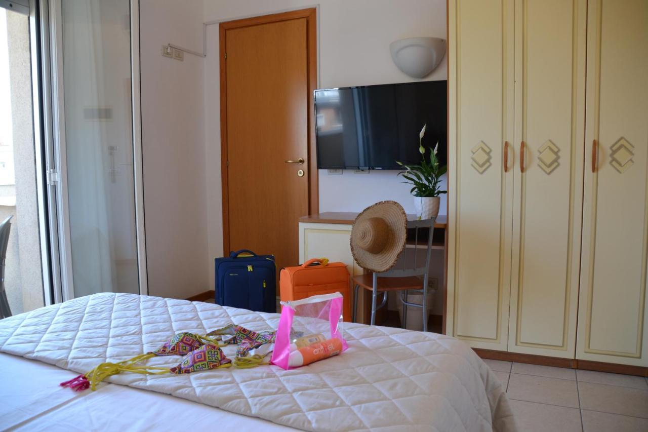 Hotel Apogeo - Breakfast Experience Rimini Kültér fotó