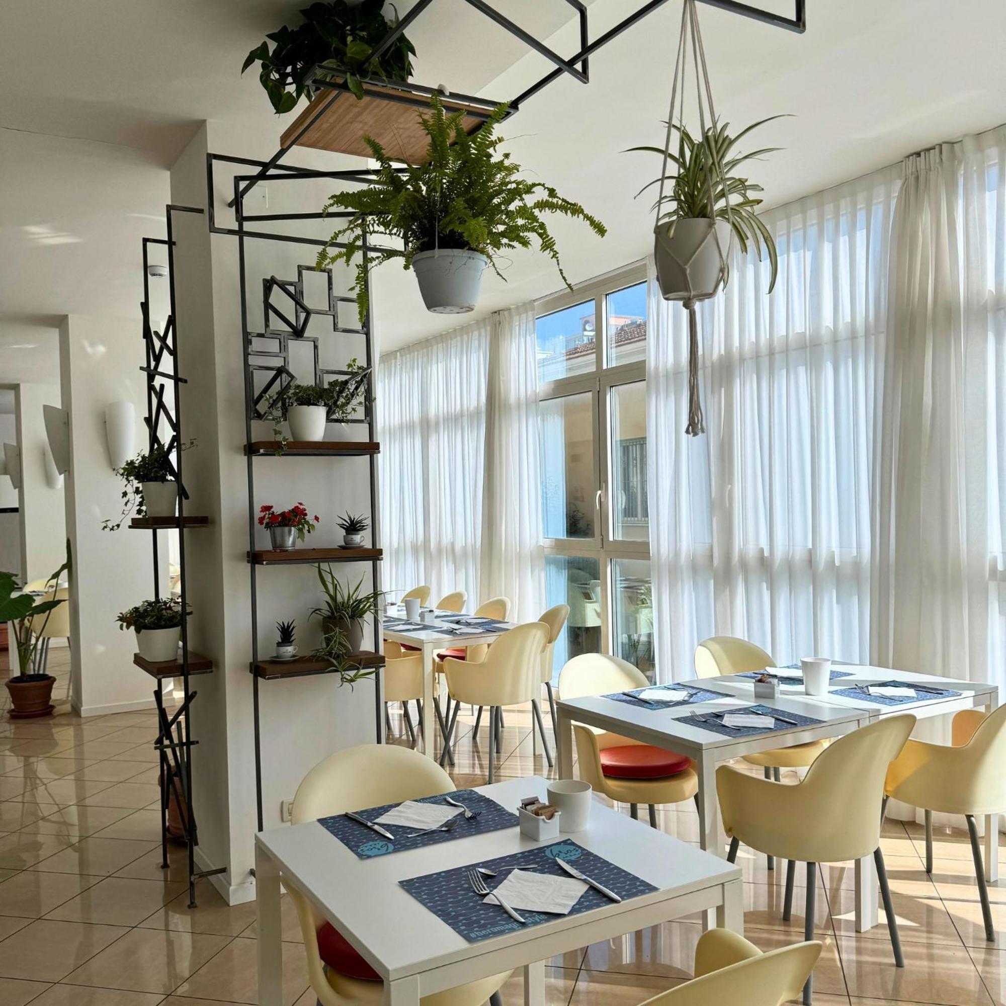 Hotel Apogeo - Breakfast Experience Rimini Kültér fotó