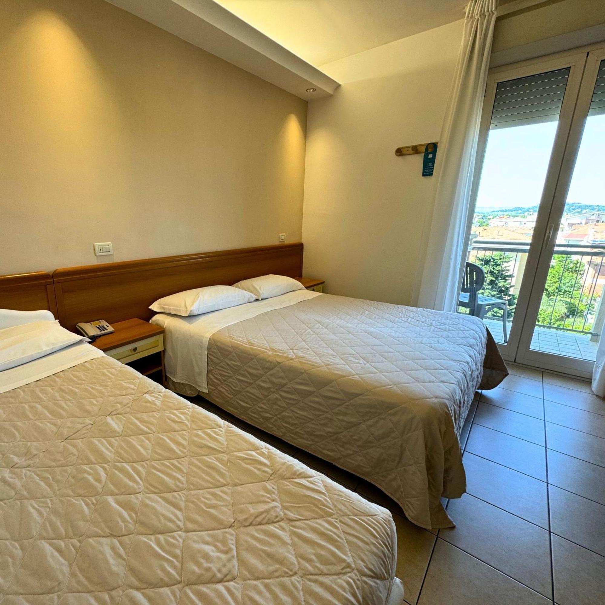 Hotel Apogeo - Breakfast Experience Rimini Kültér fotó